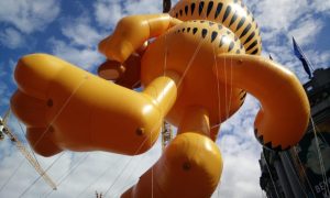 Над Брюсселем пролетели гигантские персонажи известных мультфильмов