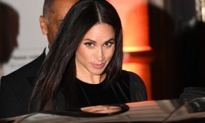 Фото: Меган Маркл впервые вышла в свет без мужа в черной одежде