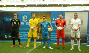 Фото: у сборной Украины появилась новая форма с лозунгом «Слава Украине»