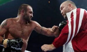 Видео: грузинский боксёр поколотил собственного тренера после проигранного боя 