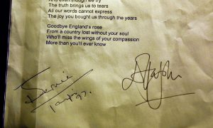 В Нью-Йорке выставят на аукционе оригиналы текстов Элтона Джона