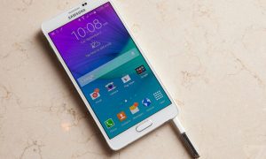 Apple и Samsung оштрафовали за замедление смартфонов