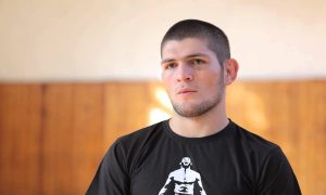 Російського чемпіона UFC дискваліфікують за бійку