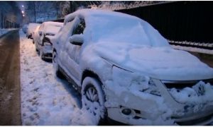 Сніг та ожеледиця: столичних водіїв попередили про погодну небезпеку