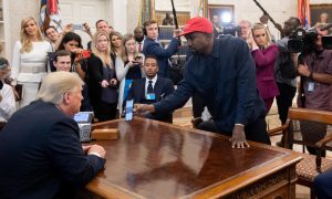 Фото: встреча Трампа и Канье Уэста наплодила новые мемы