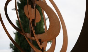 Видео: интерактивные кинетические скульптуры британского художника