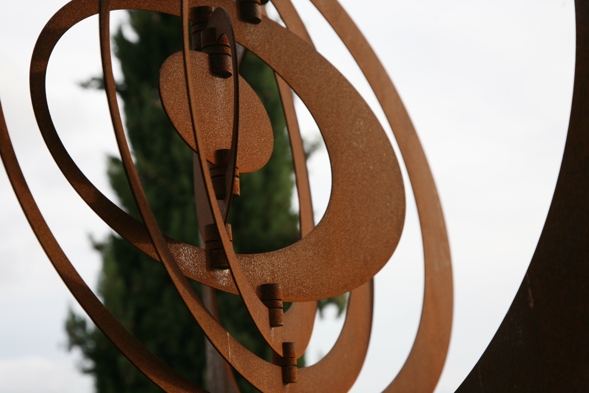 Видео: интерактивные кинетические скульптуры британского художника