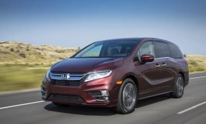 Honda отзывает сотни тысяч минивэнов Odyssey из-за слишком «гостеприимных» дверей