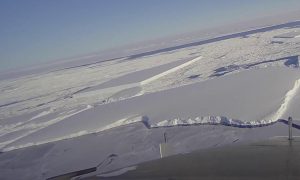 В NASA рассказали об истории прямоугольного айсберга