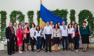 Фото: в Париже публично разоблачили российские фейки в фильме о Донбассе