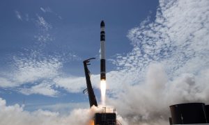 Видео: сверхлегкая ракета Electron впервые вывела 6 спутников на орбиту