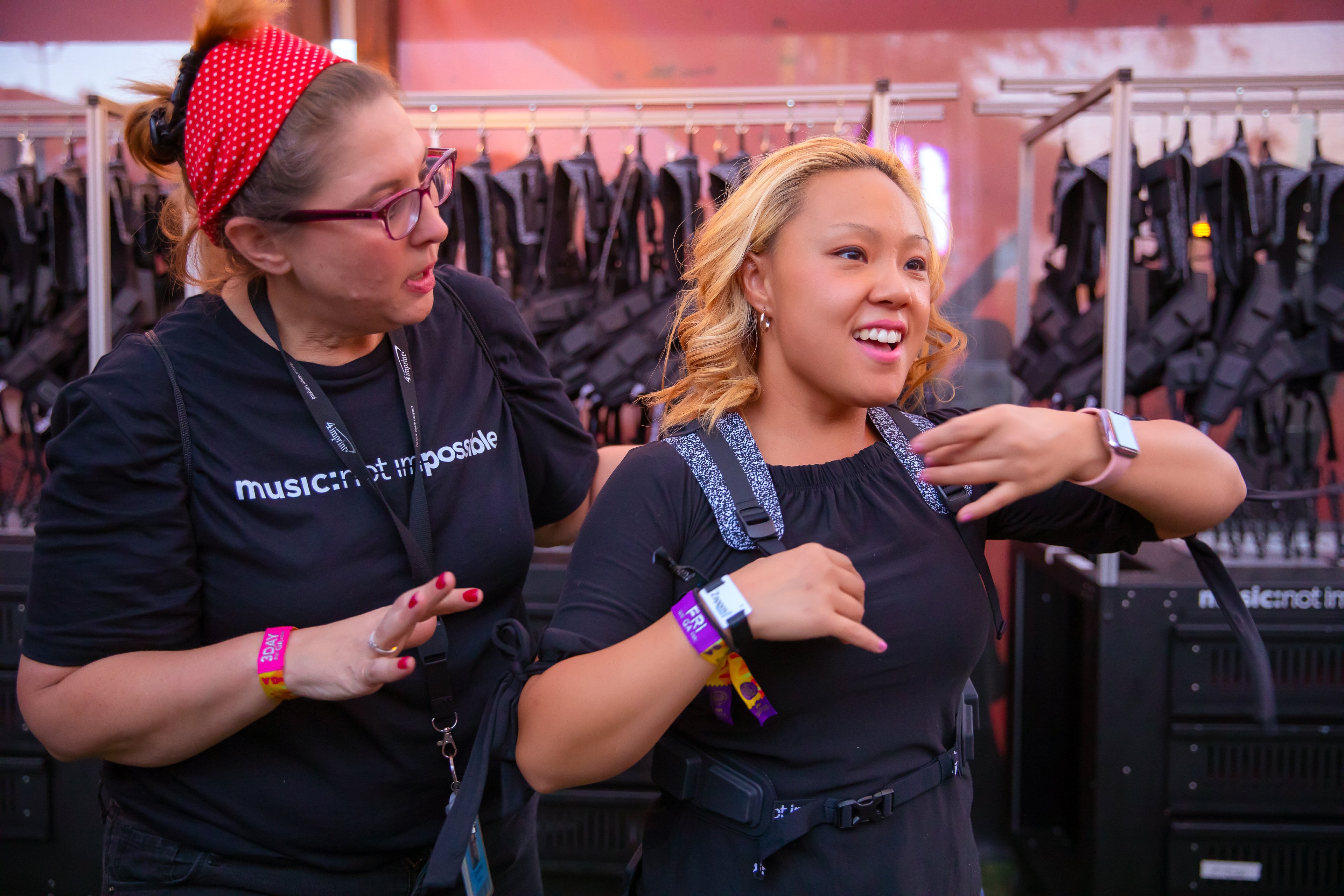 Американский стартап представил гарнитуру для людей с проблемами со слухом