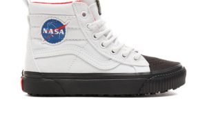 Фото: NASA выпустило «космическую» обувь с популярным молодежным брендом