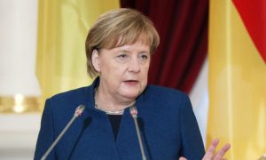 Канцлер Ангела Меркель зробила перше щеплення від коронавірусу