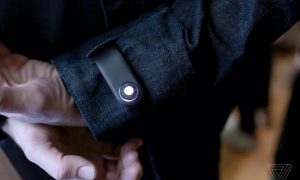 Google создала куртку, которая предупредит о потере смартфона