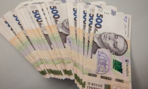 Среднемесячная зарплата в Киеве превышает 15 тысяч гривен