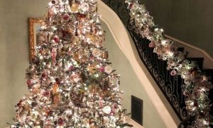 Фото: мировые селебрити похвастались рождественскими елками
