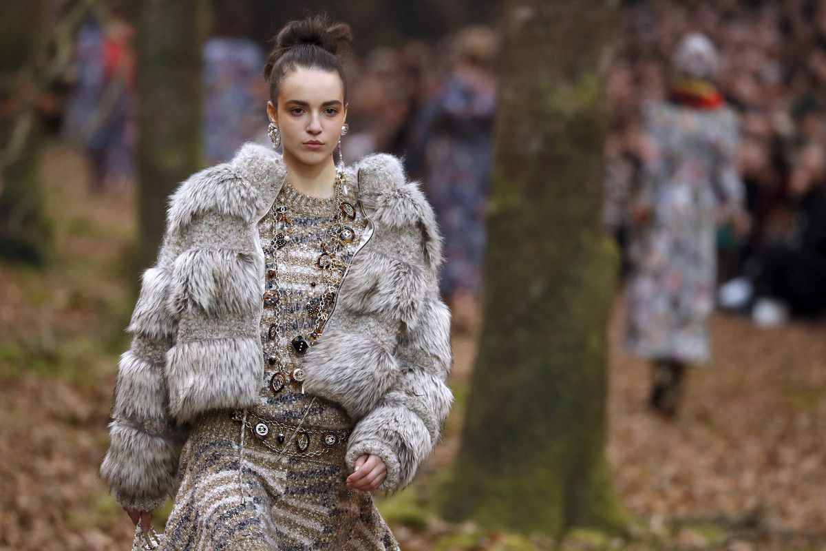 Дом Chanel официально отказался от меха
