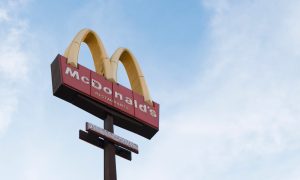 McDonald's запускает функцию доставки