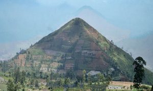 Ученые утверждают, что самая старая пирамида в мире расположена на самом деле не в Египте