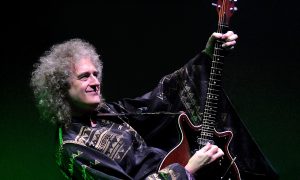 Гитарист Queen исполнит первый за 20 лет сингл в центре управления полетами NASA