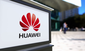 Фото: Huawei рассказал, когда презентуют смартфон с дырой в дисплее