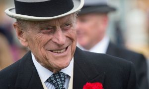 Фото: принц Филипп попал в аварию