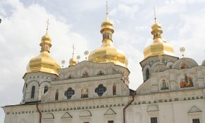 Фото: винницкий священник УПЦ МП ушел из церкви, прихватив иконостас и купол