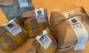 Фото: в Верховную Раду прислали заказ Mcdonald's с нецензурным словом