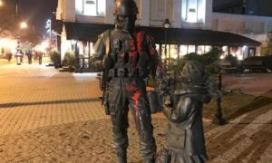 Фото: в аннексированном Крыму облили краской памятник российским оккупантам