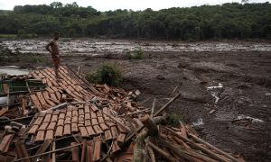 Видео: в Бразилии прорвало дамбу с отходами металлургии, пострадали сотни человек