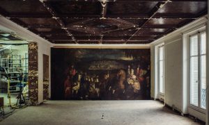 Фото: в парижском бутике во время ремонта нашли картину XVII века