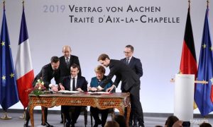 Германия и Франция подписали Ахенский договор на замену Елисейскому