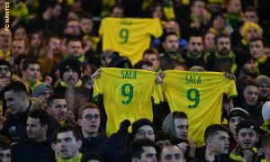 Фото, видео: во Франции остановили матч, чествуя память пропавшего футболиста