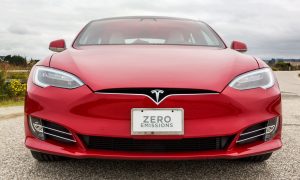 Мошенники продавали украинцам акции известного производителя электромобилей