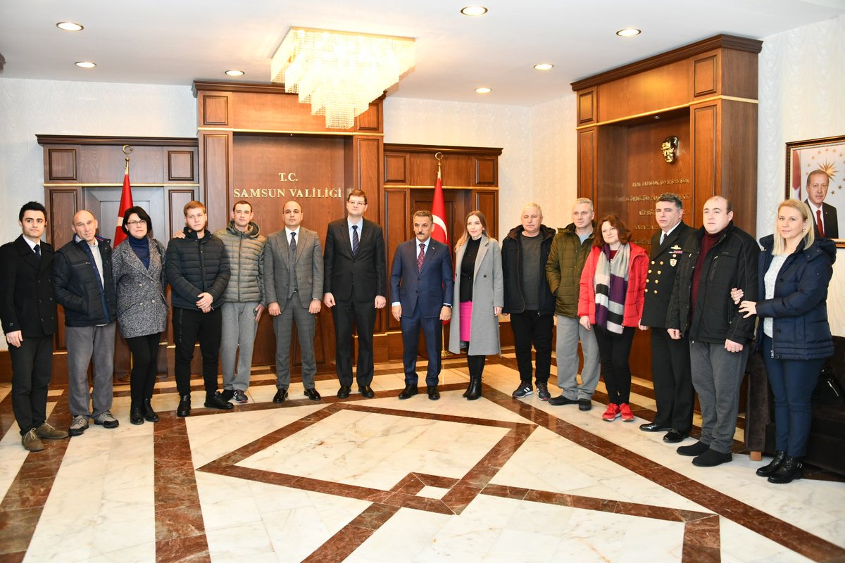 Фото: из больницы выписали спасенных у побережья Турции моряков