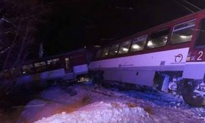 Фото: в Словакии пассажирский поезд сошел с рельсов в результате аварии, есть жертвы