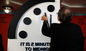 Часы «судного дня» остановились в двух минутах от гибели человечества