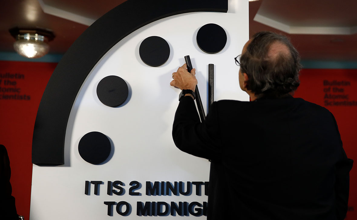 Годинник «судного дня» зупинився за дві хвилини до загибелі людства