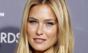 «Евровидение-2019» будет вести модель Бар Рафаэли