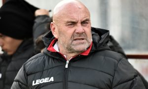 Видео: итальянский тренер дисквалифицирован за нокаут на футбольном поле