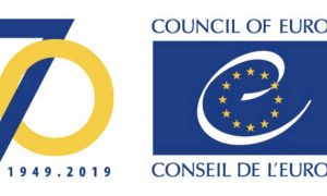 Фото: Совет Европы украсил логотип цветами флага Украины