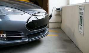 Теsla создала мобильную зарядку для электрокаров