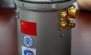 Фото: хлопок, который посадил китайский аппарат, взошел на Луне