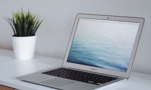 Видео: в MacBook младше 2016 года обнаружили серийный баг