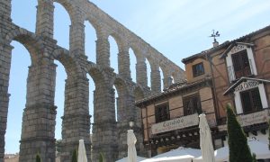 Фото: суд в Испании запретил скульптуру слишком доброго Сатаны