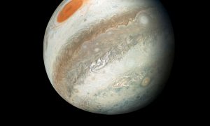 Фото: межпланетная станция передала на Землю снимок ураганов Юпитера