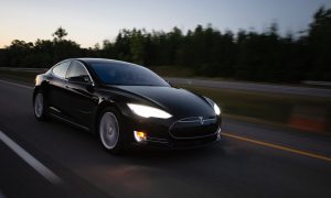 Новая сигнализация для автомобилей Tesla играть метал
