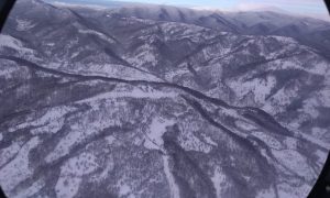 Фото: пропавшего в Карпатах лыжника ищут при помощи вертолета