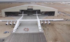 Видео: самый большой в мире самолет Stratolaunch установил новый рекорд скорости